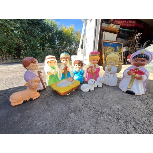vintage plastic nativity scene 19” height