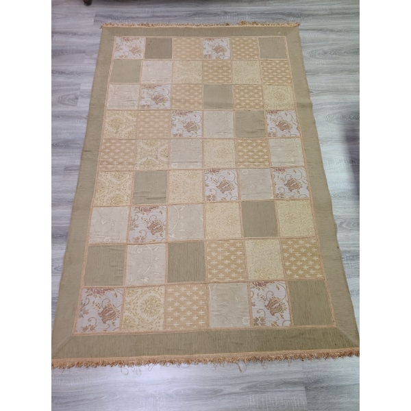 Beige area rugs X2 with flower and fleur-de-lys patterns - 58W, 89L