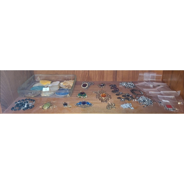 Assorted Women's Costume Jewelry: Selection of Pendants and More!