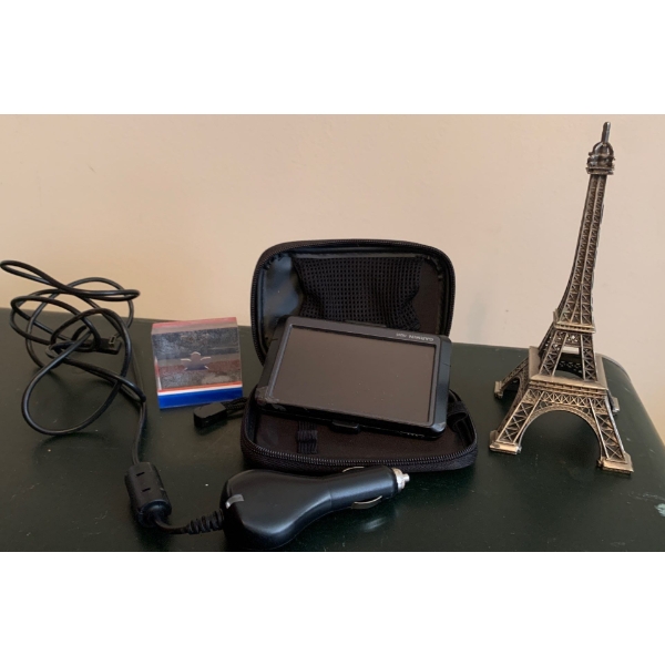 Garmen NUVI GPS Device w/ Travel Trinkets 