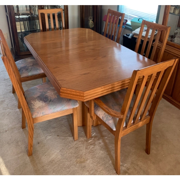 Table w/ 6 Chairs (Table & Chairs Only, Leaf Missing, A Couple Chair Hinges Loose) - 41W, 66D, 29T 