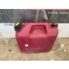 Image 3 : 6 Plastic Gasoline and Water Storage Containers