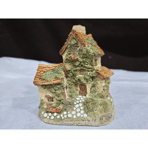 Hand Carving 'Ivy Cottage' By David Winter 
