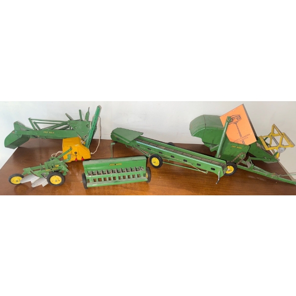 John Deere Diecast Farm Toy Set 1:16 ESKA Combine Harvestor Tractor & Seed Distributer 