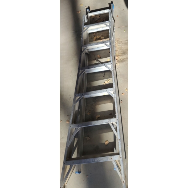 Extension Ladder: 6 Rung on Primary Frame and 7 Extending Rungs