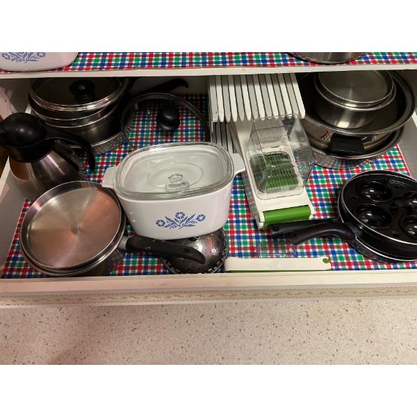  Vintage large 1960's white Corning ware with blue flower print including lid in nice condition with