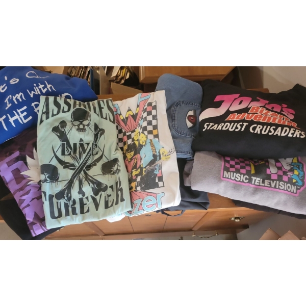 Assorted Graphic T's Hoodies & More - Size M Junior Groupie 