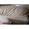 Image 3 : La-Z-Boy Beige Leather Reclining Massage Chair 39 w, 32 d, 40 h 