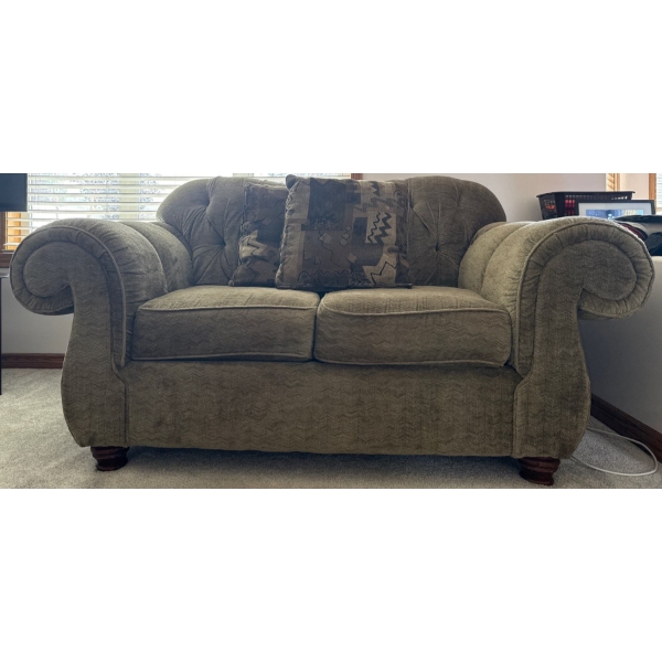 Luxury Oversized Plush Sofa - Tufted Olive Upholstery 2 Seater 69x41x40