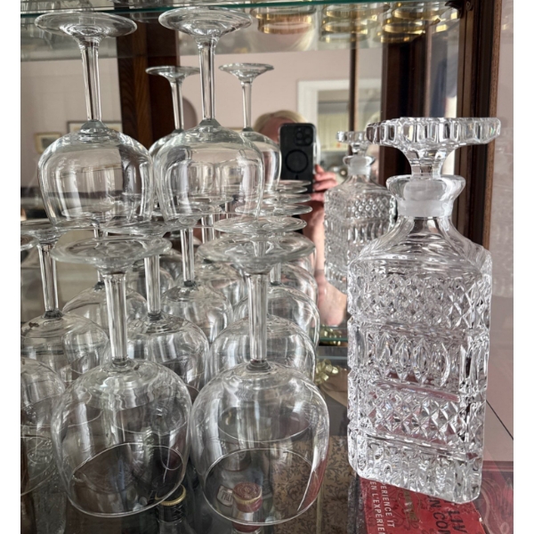 High End Crystal Decanter w/Stylish Wine Glass Bundle