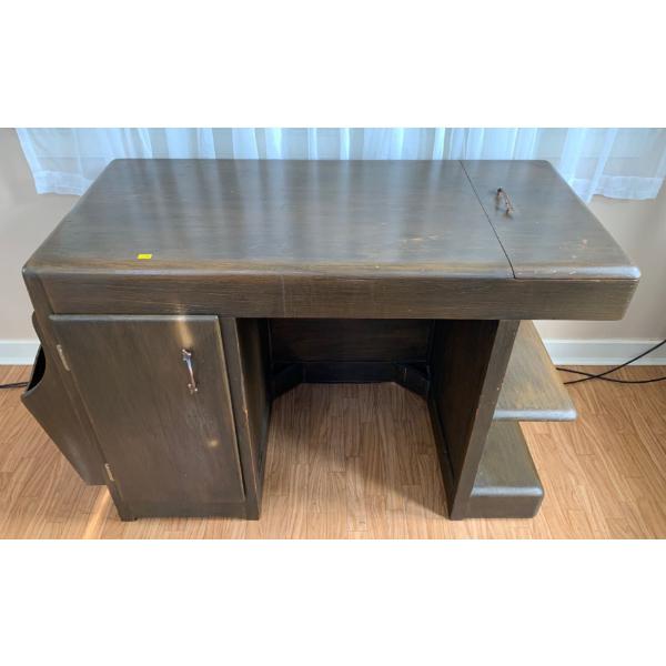 Antique Desk(42W, 20D, 32T)