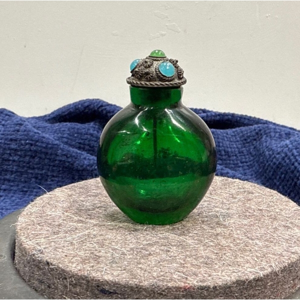 Green Glass Snuff Bottle with Spoon 2H 