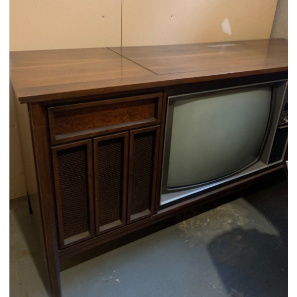 Large and Heavy Vintage Television, Turntable Plus Records - 63W, 21D, 30T 