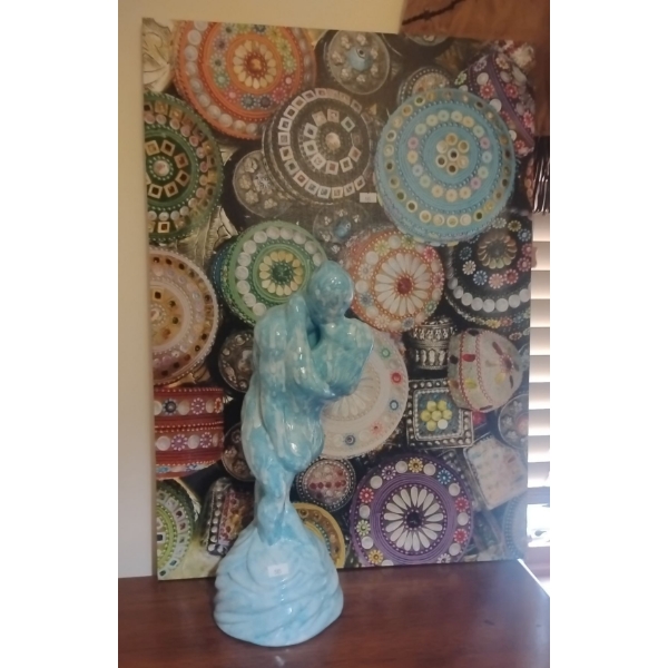 Princess House Decorator Blue Couple Hugging Statue w/ art print