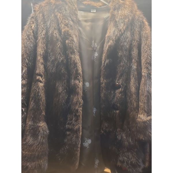 Vintage Women's Brown 3/4 Length Fur Coat (No Size, Large/ Loose  Fit) 