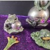 Image 5 : Froggie Orb Figures and Climbing Metal Frog Decor for Garden or Home Accents