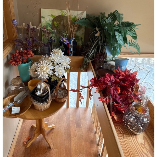 Large Home Decor Collection - Artificial Flowers, Vases, Wooden Table and Much More 
