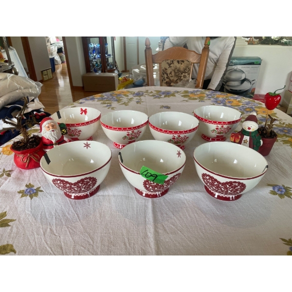 Potobello by Inspire Festive Bowls with Santa and Frosty