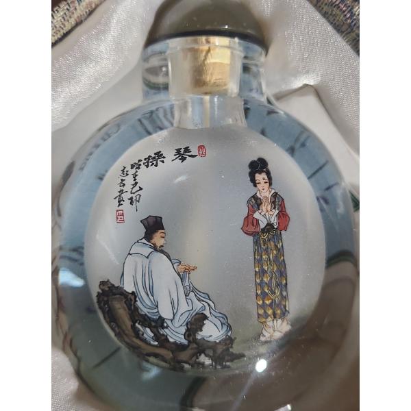 Artist: Zhao Zhi Yun "Lu Mei-er" Wang Xisan Ji School Reverse Painting Snuff Bottle