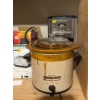 Image 8 : Kitchenware Collection Incl. Cuisinart Brewing Machine, Floral Pyrex Cookware Bowls, Vintage Kitchen