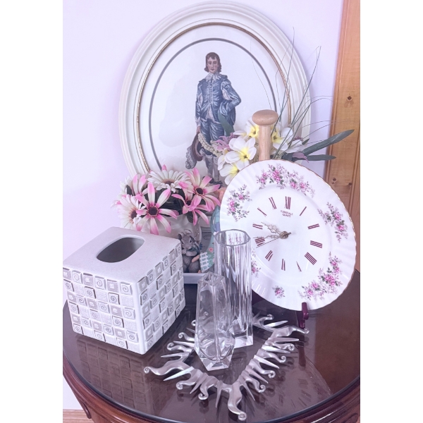 Oval Framed 'Blue Boy' Artwork with Multiple Accessories