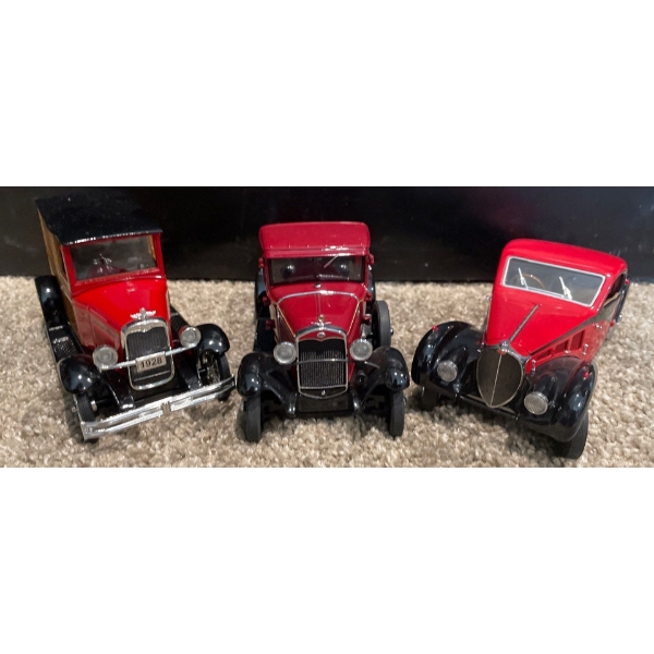 Canadian Tire, 1931 Ford Model A Pickup, 1936 Bugatti 1:24 Scale 
