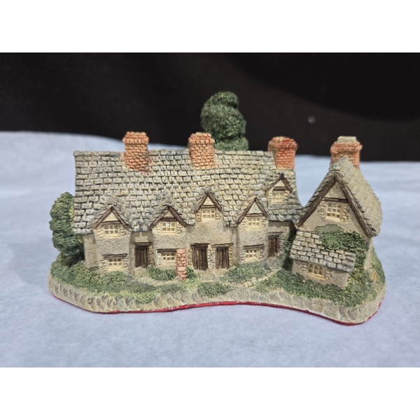 Hand Carving 'Craftmans Cottage' By David Winter 