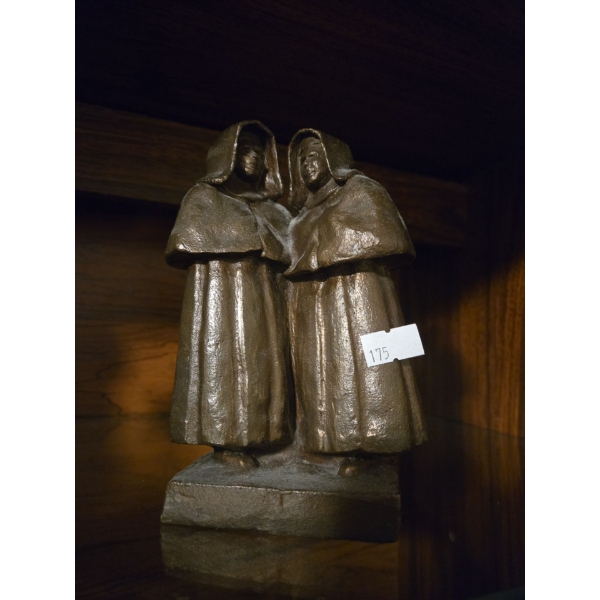Nuns  Metal Like Statue - 6T 