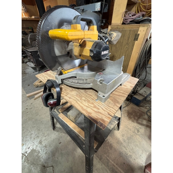 Delta DW705 12 inch miter saw with stand