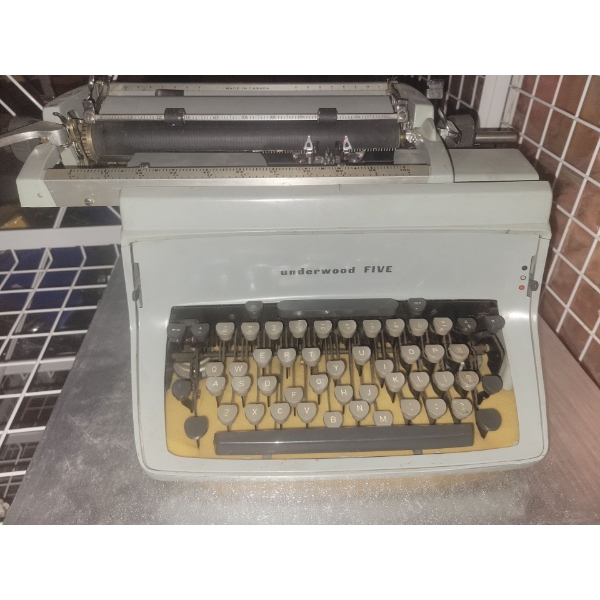 Antique Typewriter - Underwood Five