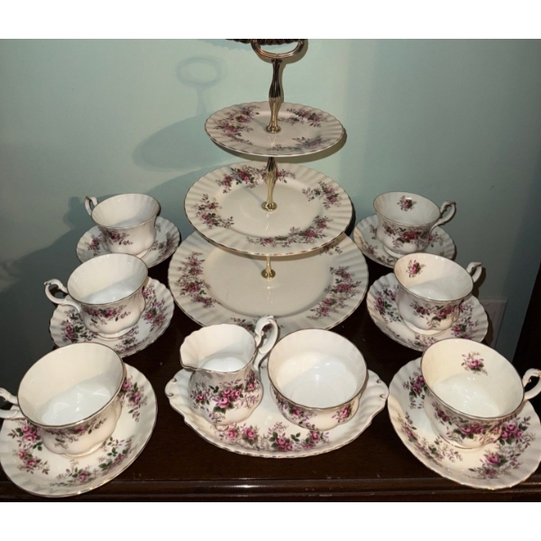 Royal Albert Fine China -'Lavender Rose' - Tea service & 3 Tier Dessert Platter