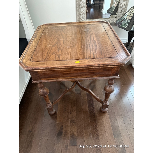 Oak Side Table - 24W, 24D, 23T 