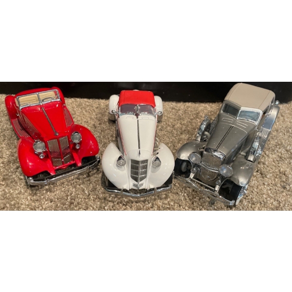 1935 Auburn 1:24 Scale, 1933 Duesenberg 1:24 Scale, 1934 Packard V-12 