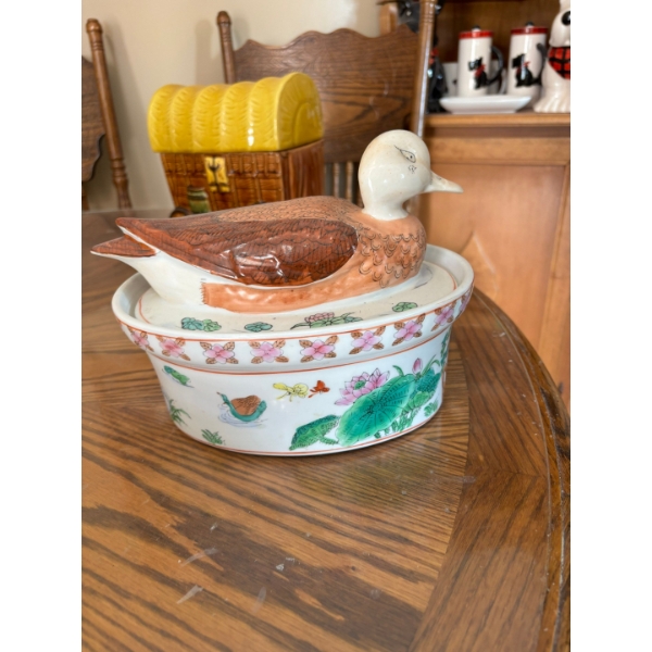 Vintage chicken hen nesting dish