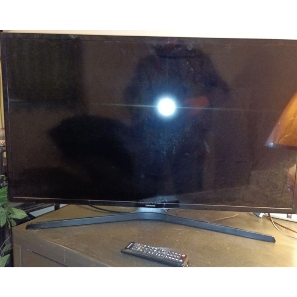 Samsung Television ModNo: UN40J5200AF