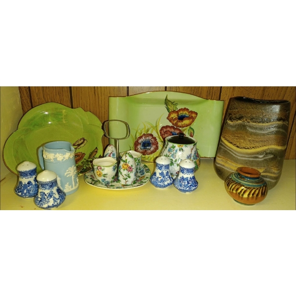 Collection Of Vintage Glassware & SNP Shakers & Vase
