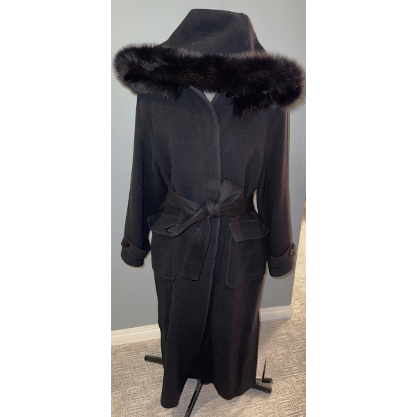 Luxury Hooded Ladies Outerwear Size Small