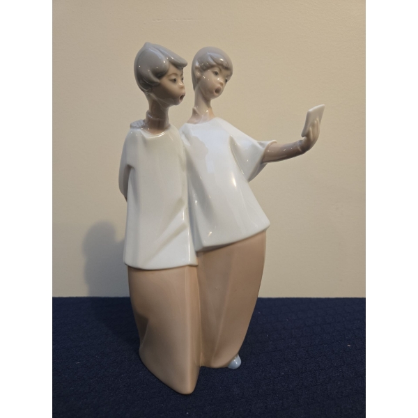 LLADRO A Choir Boys Singing Porcelain Figure #0326 -  5W, 3D, 8T 