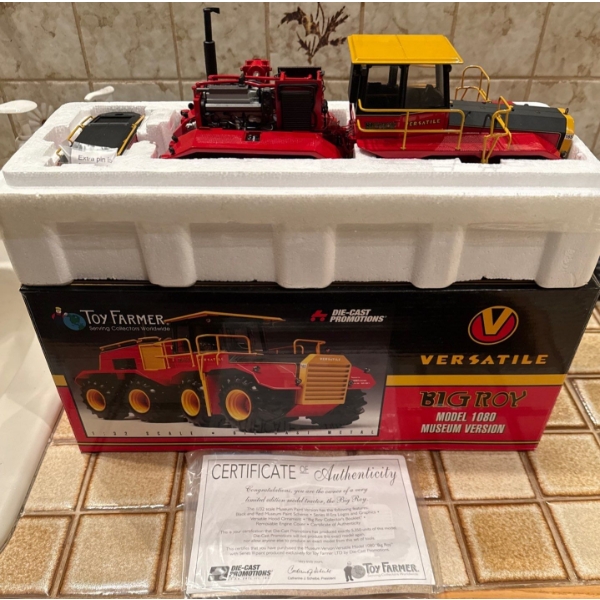 Toy Farmer Die-Cast Versatile Big Roy Model 1080 Museum Version