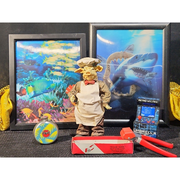 Quirky Treasures! Mr.Chef-Pig, Holographic SeaLife Pictures, Mini Arcade with 200 Mini Games