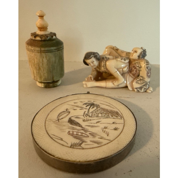 Japanese Miniature Figurines Made of Ivory -  Kinky Couple Snuff Bottle & More 2.5T