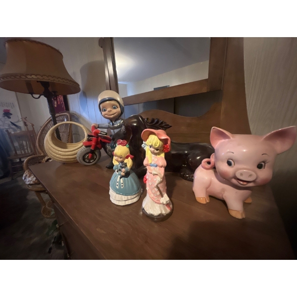 collection event, vintage ceramics, and piggy banks
Hand made