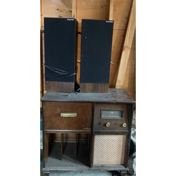 Viking Turn Table AM/FM Radio w/ Audiologic Speaker Set