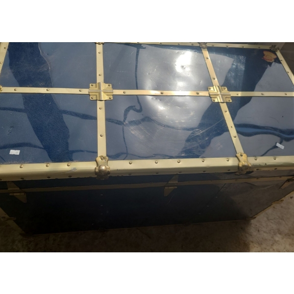 Blue Steamer Trunk 40 W, 21 D, 23 T 