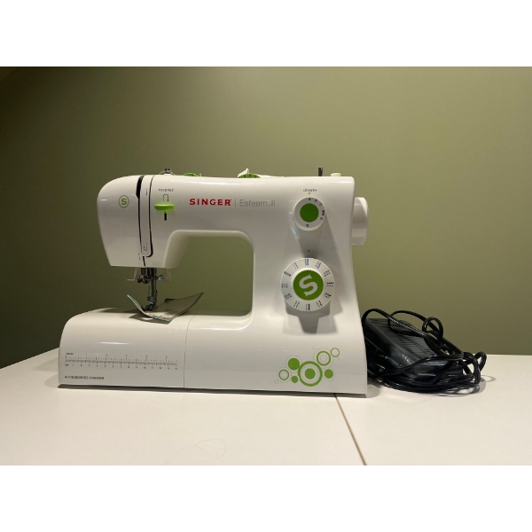 Singer Esteem II Sewing Machine Like New In Box 