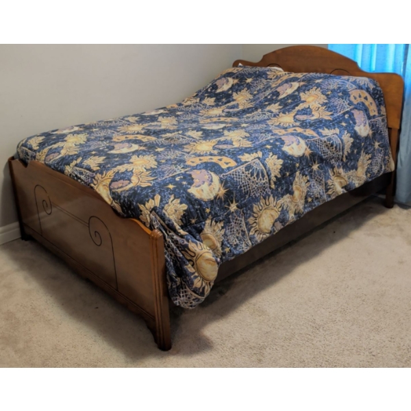 Vintage Oak Bed Bundle - Full Size - Included Bed Frame Head/Foot Boards Mattress & Bed Linens