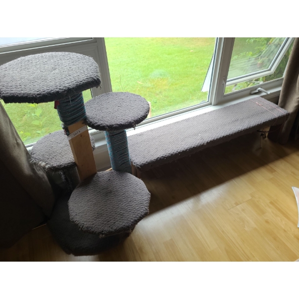 Cat Scratching Post 36 h, Cat Bench 48 W, 12 H