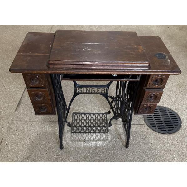 Vintage Singer Sewing Machine, 37W, 31T, 