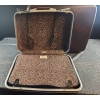 Image 6 : "Like New" Vintage Samsonite "Sherbrooke" Travel Set. Original keys and Hangers Included.