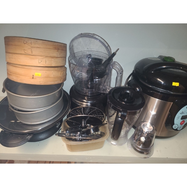 Assorted Kitchen Appliances